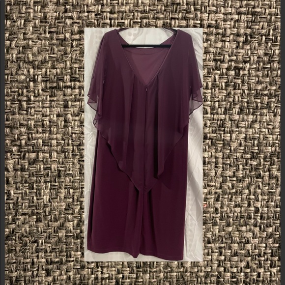 Formal Dress perfect for a Wedding - Picture 4 of 5